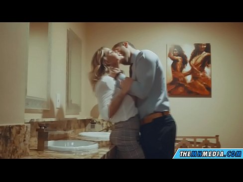 ❤️ Quan una rossa tetona et sedueix en un lavabo públic ❌ Súper porno al ca.rusanalog.ru